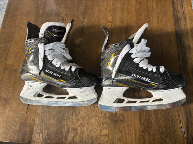2024 Bauer Supreme M5 Pro Hockey Skates Regular Width 5.5 (Used)