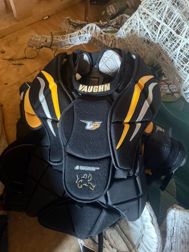Large Vaughn Velocity V7 Goalie Chest Protector (Used)