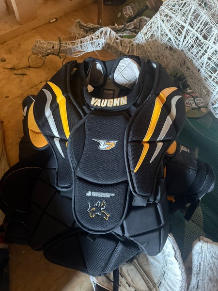 Large Vaughn Velocity V7 Goalie Chest Protector (Used)