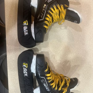 CCM Super Tacks AS3 Pro Hockey Skates 9.5 (Used)
