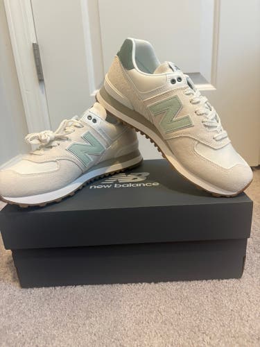 Green Women's Size M 8.5 (W 9.5) Adult New Balance Shoes (New)
