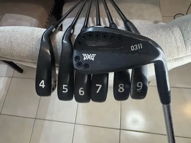 PXG 0311 Xtreme Dark Iron Set 4-PW Regular RH R Flex NS Pro Modus 3 Steel Shaft