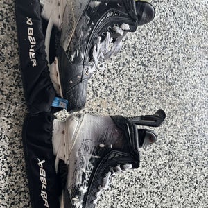 2024 Bauer Vapor Hyperlite 2 Hockey Skates 8.5 (Used)