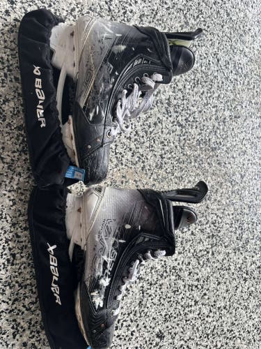 2024 Bauer Vapor Hyperlite 2 Hockey Skates 8.5 (Used)