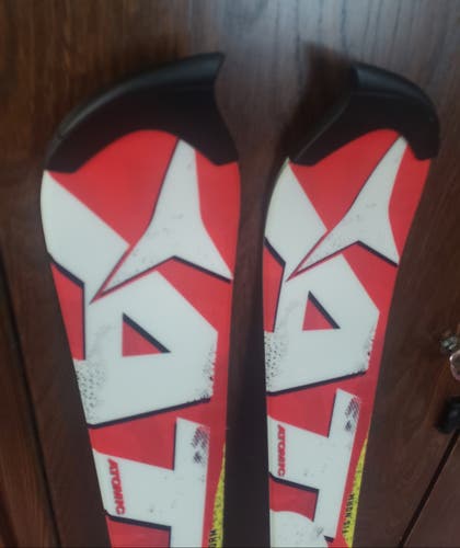 144cm Atomic Redster SL Skis w/ ATOMIC XTO 12 BINDINGS (NEVER USED) RACE/ADVANCED SKIER