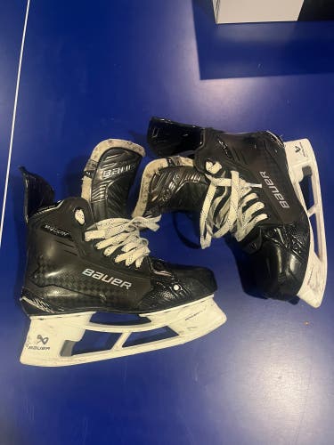 2024 Bauer Supreme Shadow Hockey Skates Regular Width 8 (Used)