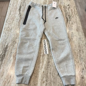 Nike Sportswear Tech Fleece Joggers Heather Gray FB8002-063 Men’s Sz M NWT $125

New with tags