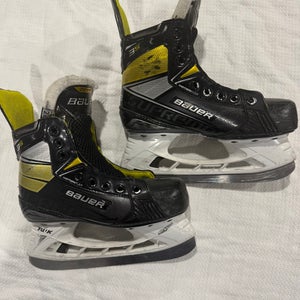 2021 Bauer Supreme 3S Hockey Skates Regular Width Size 2.5 (Used)