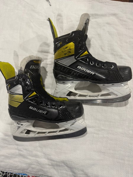 2021 Bauer Supreme 3S Hockey Skates Regular Width Size 2.5 (Used)