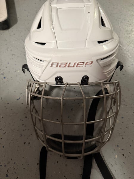 Small Bauer Re-Akt 150 Helmet (Used)