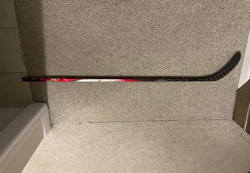 Senior Bauer Right Handed Hockey Stick P28 (New)