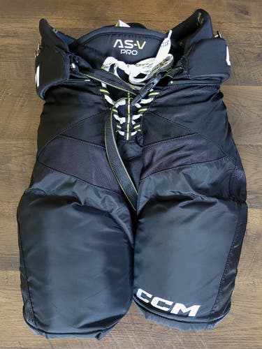 Senior medium CCM Tacks AS-V Pro hockey pants (used)