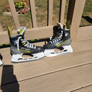Bauer Vapor X4 Hockey Skates Regular Width Size 3 (Used)