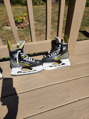 Bauer Vapor X4 Hockey Skates Regular Width Size 3 (Used)