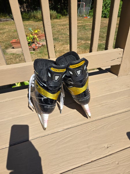 Used Intermediate Bauer Supreme Comp Hockey Skates Size 4