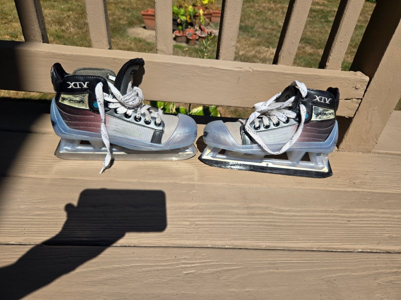 Bauer Vapor XIV Hockey Goalie Skates Regular Width Size 3 D (Used)