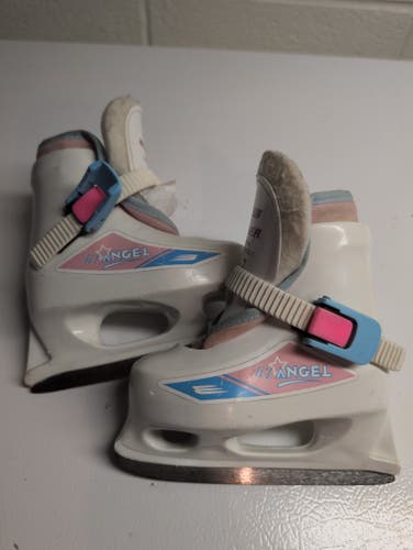 Bauer L'il Angel Hockey Skates 7 (Used)