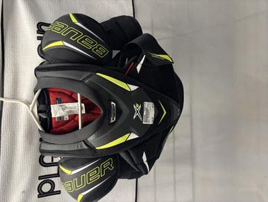 Used Bauer XW VAPOR Youth Shoulder Pads SM 11490-S000265666