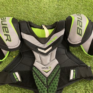 Senior Small Bauer Supreme One.8 Shoulder Pads