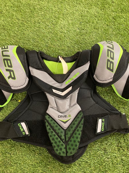 Small Senior Bauer Supreme One.8 Shoulder Pads (Used)