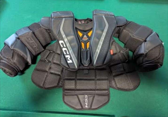 Intermediate Large CCM EFLEX 6 Goalie Chest Protector (Used)