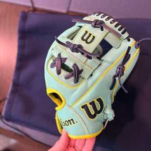 2025 Wilson DP15 A2000 RH Infield Baseball Glove 11.5" (New)