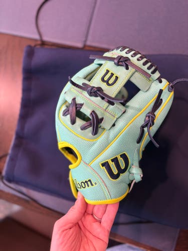 2025 Wilson DP15 A2000 RH Infield Baseball Glove 11.5" (New)