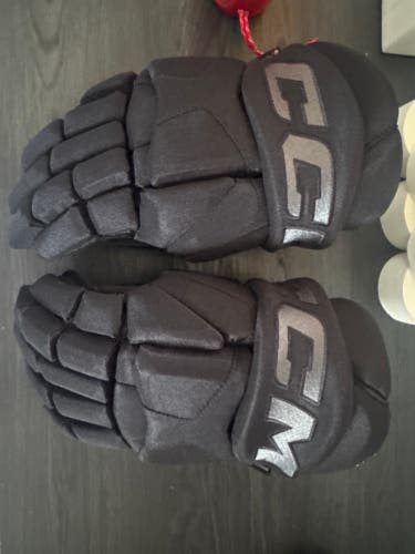 CCM HG95C Gloves 14" (New)