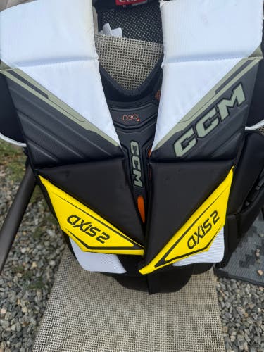 Medium CCM Axis 2 Goalie Chest Protector (Used)