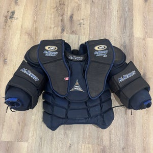 Large Mckenney instinct 890 Goalie Chest Protector (Used)