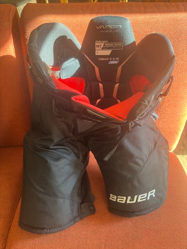Men's Intermediate Medium Bauer Vapor Hyperlite Hockey Pants (Used)