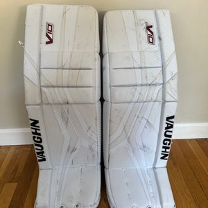 31" Vaughn Velocity V10 Goalie Leg Pads (Used)