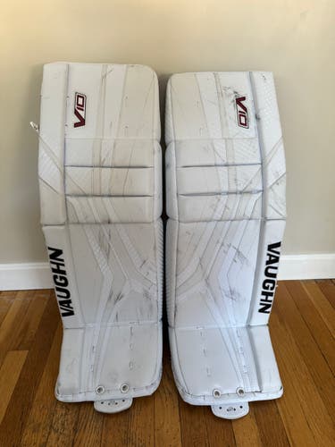 31" Vaughn Velocity V10 Goalie Leg Pads (Used)
