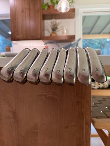 Nike Vapor Fly Right Handed Iron Set Stiff Flex (8 Clubs) #4 - #9, PW, GW Steel Shaft (Used)
