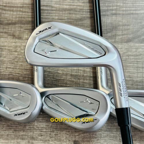+1/2 Mizuno JPX 925 Forged Iron Set 5-GW / SYNSTR Graphite, Stiff Flex (218)