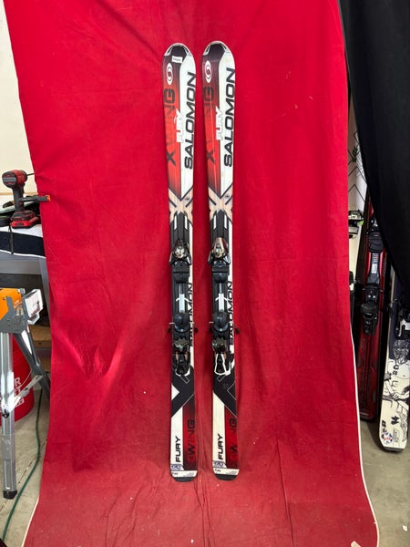 Skis: Salomon X-Wing Fury skis, 170cm Bindings: Salomon
Binding Range: 260-380mm
All Mountain