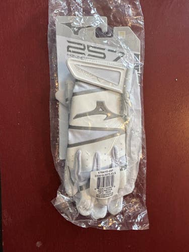 Small Mizuno Batting Gloves (New)