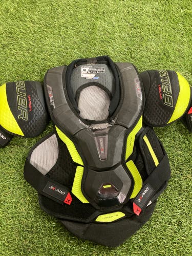Junior Medium Bauer Vapor 3X Pro Shoulder Pads