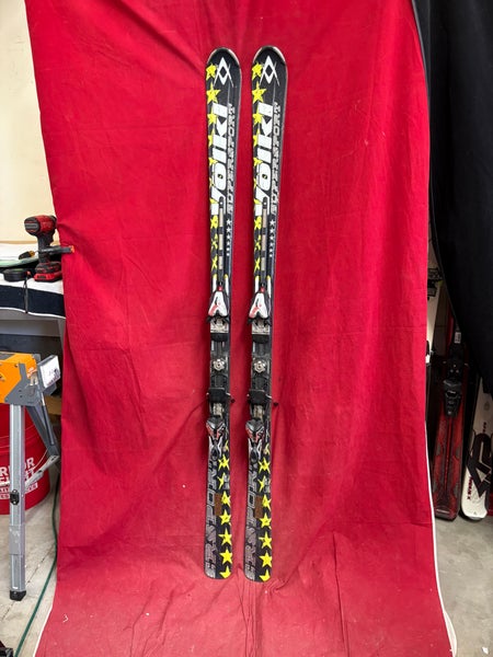 Skis:  Völkl Supersport skis, 175cm
Bindings: Marker 
Binding Range: 272-368mm
15.9 R