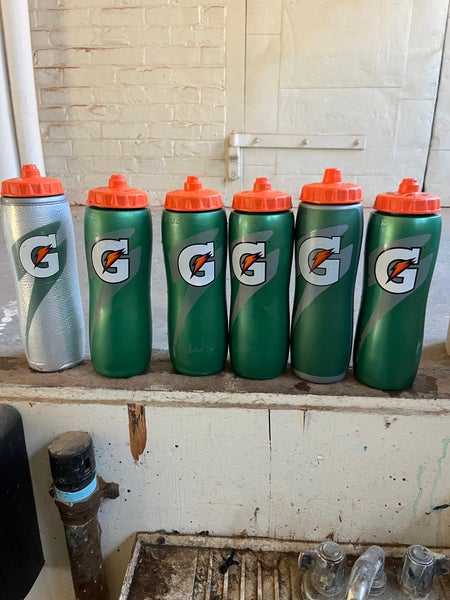 6 32 oz Gatorade water bottles (Used)