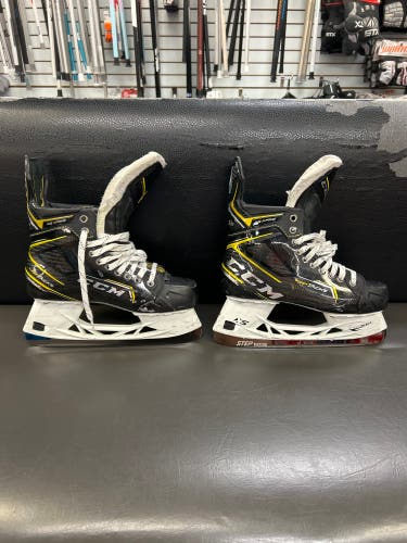 2023 CCM Super Tacks AS3 Hockey Skates Regular Width 7.5 (Used)