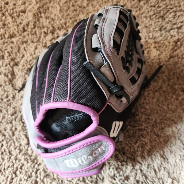 Wilson RH Infield Flash Fastpitch Softball Glove 11.5" Nice Game Ready Glove. Genuine Leather