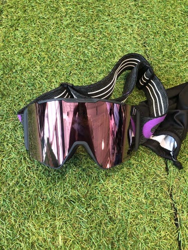 Black Women's Oakley Ski Goggles (Used)