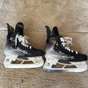 2024 Bauer Vapor Hyperlite 2 Hockey Skates 7.5 (Used)
