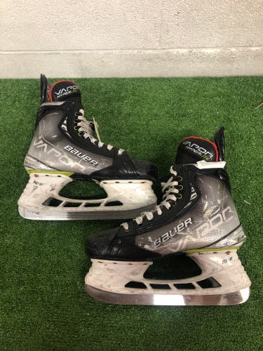 Pro Stock Bauer Vapor Hyperlite Hockey Skates | Size 6 Fit 1