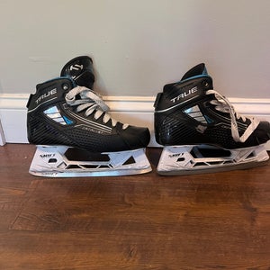 True Catalyst 5X4 Hockey Goalie Skates Regular Width Size 5 (Used)