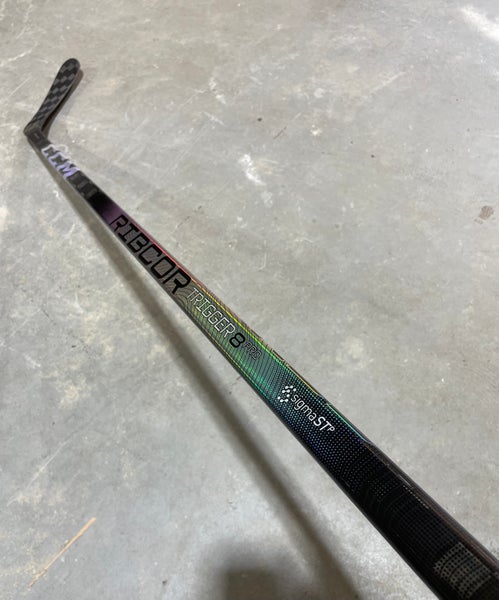 CCM Trigger 8 Pro Stock Hockey Stick Grip 75 Flex P90T Right 3338