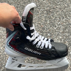 2025 Bauer Vapor FLY40 Hockey Skates Extra Wide Width Size 2 (New)