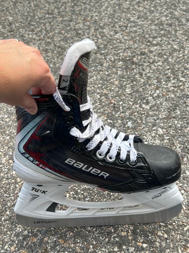 2025 Bauer Vapor FLY40 Hockey Skates Extra Wide Width Size 2 (New)