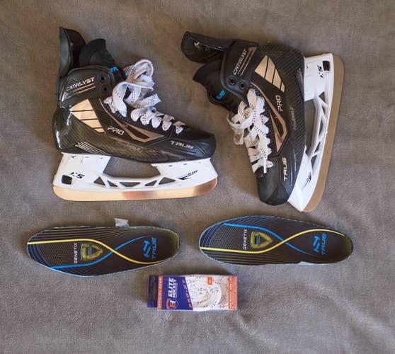 True Catalyst Pro Hockey Skates With CCM XS Holders Senior Size 8E